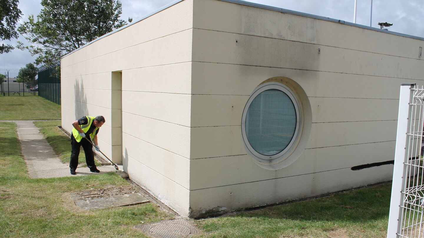 Eurotunnel Pet Reception building before being wrapped