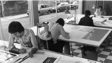 Old school picture of Manufacturing signs manually
