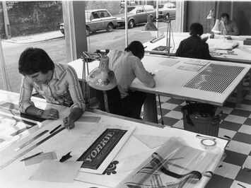 Old school picture of Manufacturing signs manually