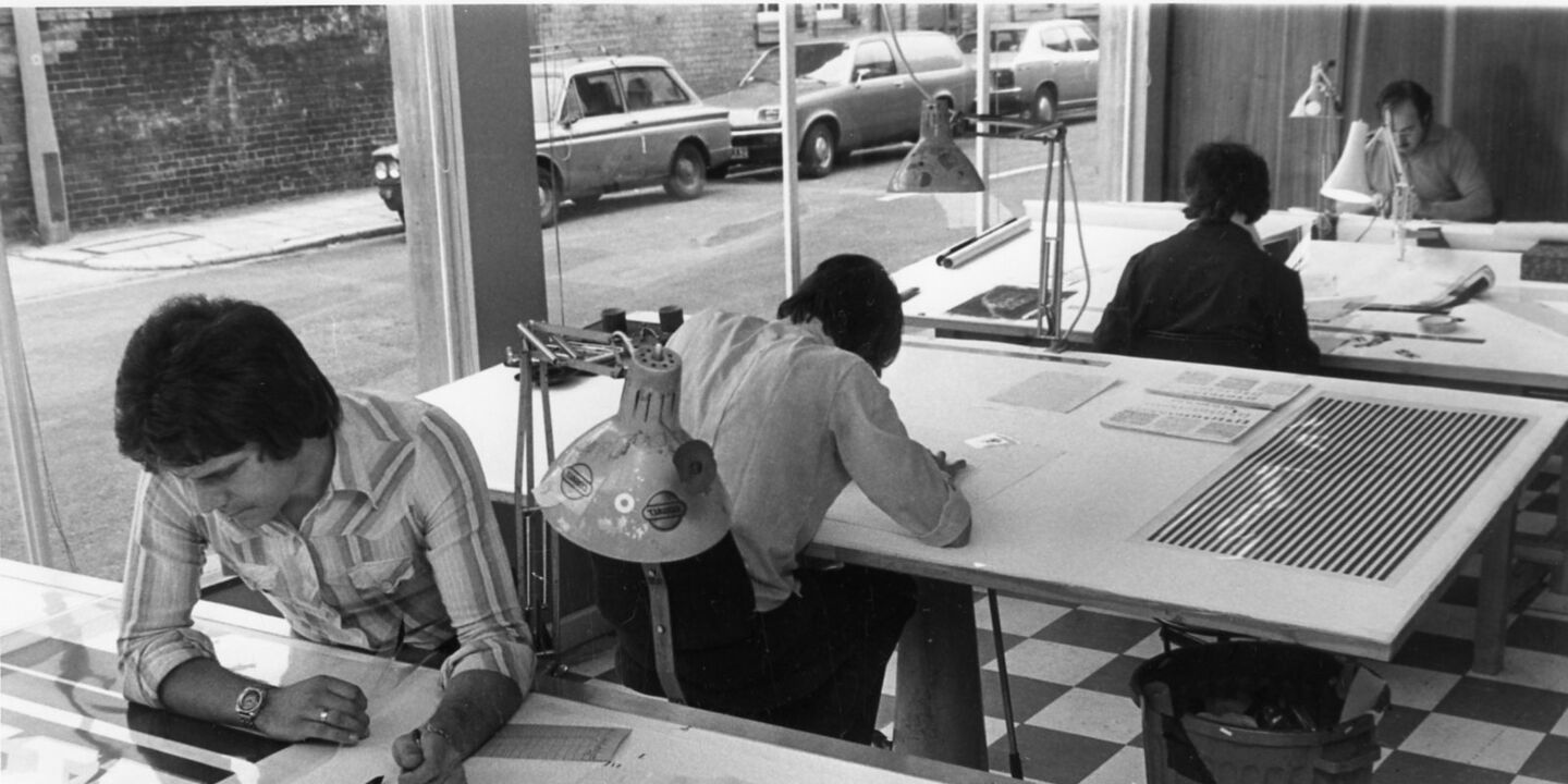 Old school picture of Manufacturing signs manually